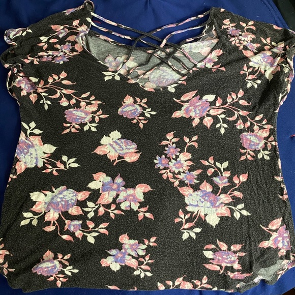 Shirt - Picture 2 of 4